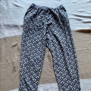 H&M patterned b&w lightweight pants SZ 6